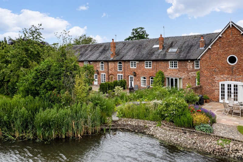 Beeston Hall Mews, Brook Lane, Beeston, Tarporley